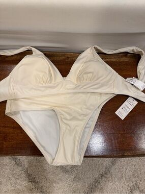 NWT Cupshe Cream Triangle Bikini Set